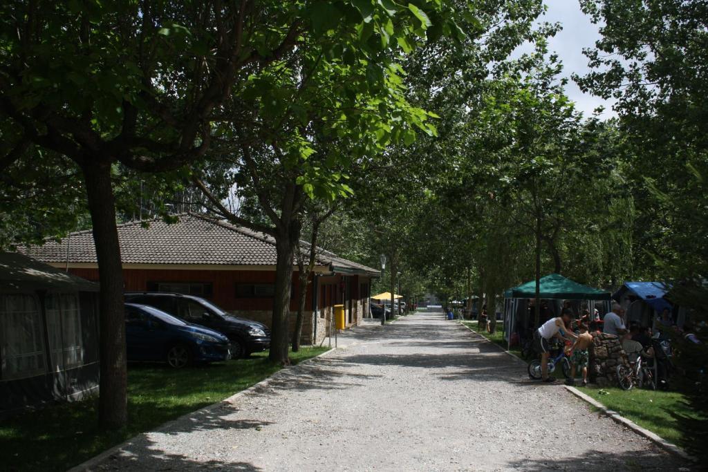 Bungalows Conca De Ter Vilallonga de Ter Exteriör bild